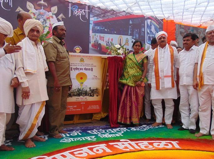 ST passenger resides dedicated to Warkari Sapranda; Divakar Raote's announcement | एसटीचे यात्री निवास वारकरी सप्रंदायाला समर्पित; दिवाकर रावते यांची घोषणा ST passenger resides dedicated to Warkari Sapranda; Divakar Raote's announcement | एसटीचे यात्री निवास वारकरी सप्रंदायाला समर्पित; दिवाकर रावते यांची घोषणा