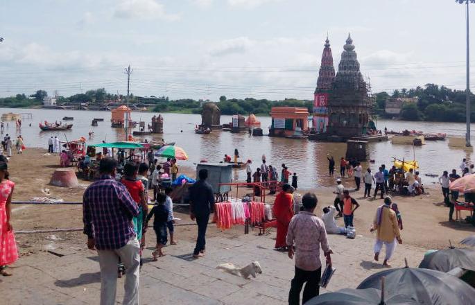 Death of a devotee of Nanded drowned in Chandrabhaga in Pandharpur | पंढरपुरातील चंद्रभागा नदीत बुडून नांदेडच्या भाविकाचा मृत्यू Death of a devotee of Nanded drowned in Chandrabhaga in Pandharpur | पंढरपुरातील चंद्रभागा नदीत बुडून नांदेडच्या भाविकाचा मृत्यू