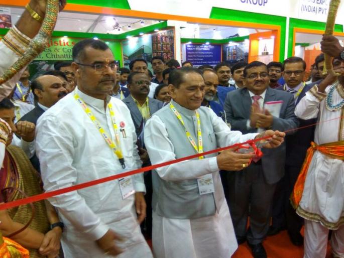 Inauguration at the hands of Agriculture Minister Pandurang Phundkar of Maharashtra Dahle in World Food India-2007 | वर्ल्ड फूड इंडिया-2017 मधील महाराष्ट्र दालनाचे कृषिमंत्री पांडुरंग फुंडकर यांच्या हस्ते उद्घाटन Inauguration at the hands of Agriculture Minister Pandurang Phundkar of Maharashtra Dahle in World Food India-2007 | वर्ल्ड फूड इंडिया-2017 मधील महाराष्ट्र दालनाचे कृषिमंत्री पांडुरंग फुंडकर यांच्या हस्ते उद्घाटन