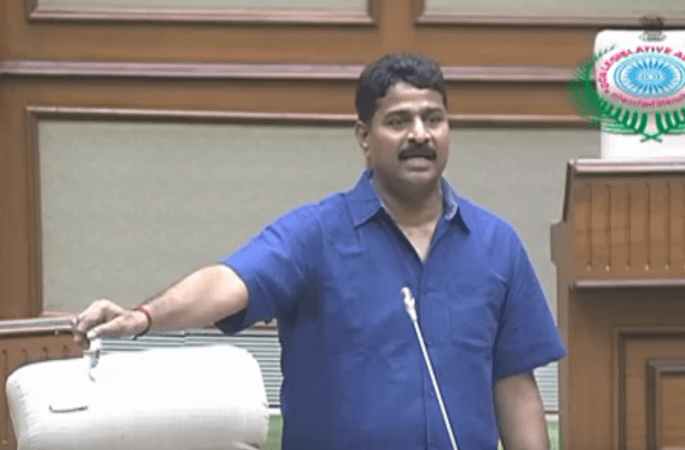 pandurang madkaikar hints at leaving bjp it is time to form a new party | पांडुरंग मडकईकर यांचे भाजप सोडण्याचे संकेत; नवा पक्ष काढण्याचे सुतोवाच pandurang madkaikar hints at leaving bjp it is time to form a new party | पांडुरंग मडकईकर यांचे भाजप सोडण्याचे संकेत; नवा पक्ष काढण्याचे सुतोवाच