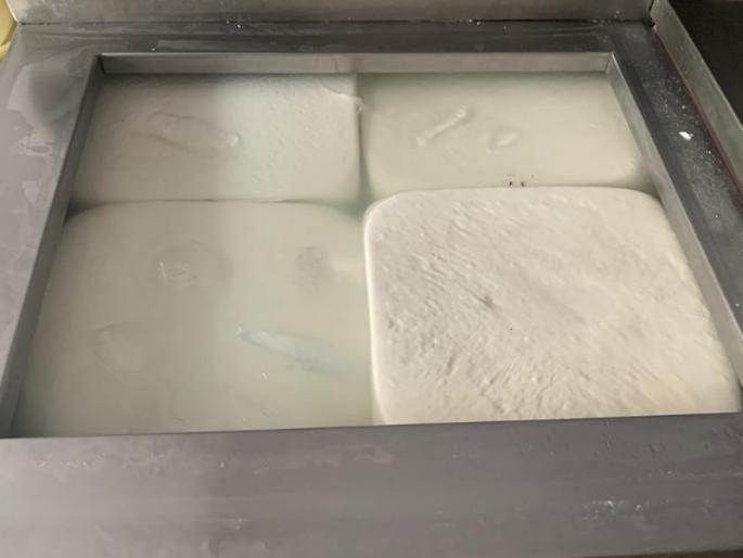 Two and half a million cheese seized in the pune | पुण्यात अडीच लाखांचे भेसळयुक्त पनीर जप्त; गुन्हे शाखेच्या युनिटची कारवाई Two and half a million cheese seized in the pune | पुण्यात अडीच लाखांचे भेसळयुक्त पनीर जप्त; गुन्हे शाखेच्या युनिटची कारवाई