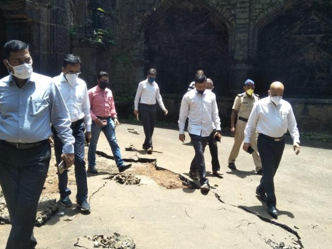 Kolhapur Housefull by tourists | पर्यटकांनी कोल्हापूर हाऊसफुल्ल, वाहतुकीची कोंडी : पर्यटन स्थळे बहरली Kolhapur Housefull by tourists | पर्यटकांनी कोल्हापूर हाऊसफुल्ल, वाहतुकीची कोंडी : पर्यटन स्थळे बहरली