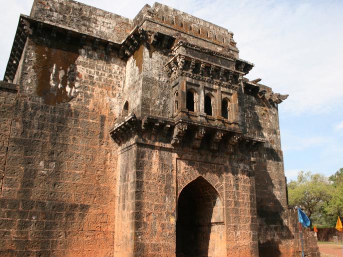 In Panhala, the mazaar which was destroyed by the Samajkantaks was rebuilt by the people of all religions | पन्हाळ्यात समाजकंटकांनी तोडलेली मजार सर्वधर्मीयांनी पुन्हा बांधली In Panhala, the mazaar which was destroyed by the Samajkantaks was rebuilt by the people of all religions | पन्हाळ्यात समाजकंटकांनी तोडलेली मजार सर्वधर्मीयांनी पुन्हा बांधली