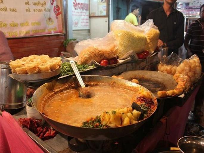 Taste food in the open? But when you get information about these serious diseases, you forget the trap ... | उघड्यावरचे पदार्थ चवीनं खाताय? पण या गंभीर आजारांची माहिती मिळाल्यावर जाल विसरुन... Taste food in the open? But when you get information about these serious diseases, you forget the trap ... | उघड्यावरचे पदार्थ चवीनं खाताय? पण या गंभीर आजारांची माहिती मिळाल्यावर जाल विसरुन...