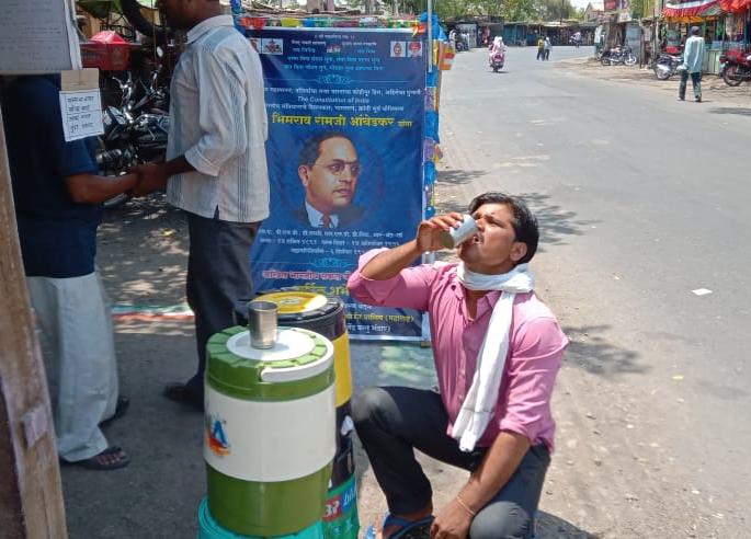 Water fasility for thirsty people in Washim district | वाशिम जिल्हयात तहानलेल्यांसाठी ठिकठिकाणी ‘पाणपोई’ Water fasility for thirsty people in Washim district | वाशिम जिल्हयात तहानलेल्यांसाठी ठिकठिकाणी ‘पाणपोई’