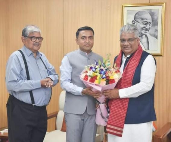 The Chief Ministers statement to the Union Environment Minister on mineral transportation sand extraction etc | खनिज वाहतूक, वाळू उपसा आदी प्रश्नांवर मुख्यमंत्र्यांचे केंद्रीय पर्यावरणमंत्र्यांना साकडे The Chief Ministers statement to the Union Environment Minister on mineral transportation sand extraction etc | खनिज वाहतूक, वाळू उपसा आदी प्रश्नांवर मुख्यमंत्र्यांचे केंद्रीय पर्यावरणमंत्र्यांना साकडे