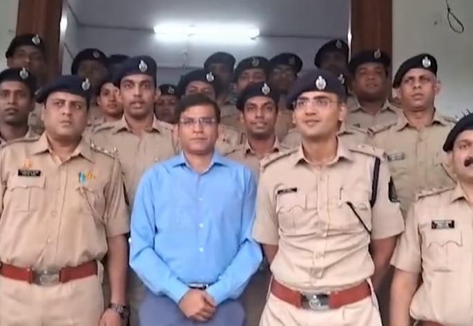 Director General of Police's visit to Calangute station  | पोलीस महासंचालकांची कळंगुट स्थानकाला भेट  Director General of Police's visit to Calangute station  | पोलीस महासंचालकांची कळंगुट स्थानकाला भेट