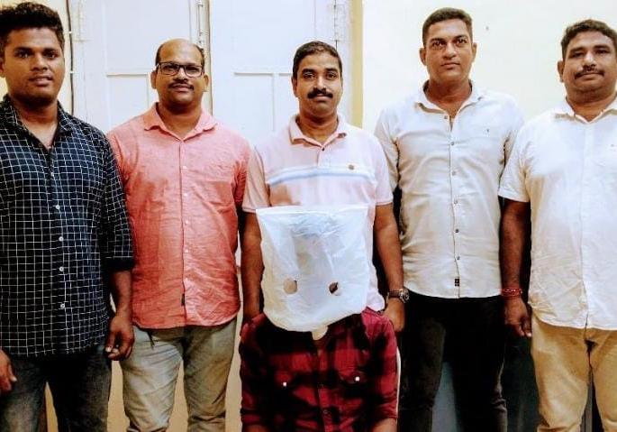 Came to sell drugs early in the morning and got caught | भल्या पहाटे ड्रग्स विकायला आला अन् पकडला गेला! Came to sell drugs early in the morning and got caught | भल्या पहाटे ड्रग्स विकायला आला अन् पकडला गेला!