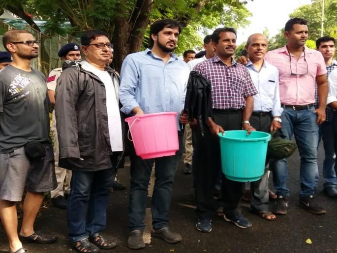 On the seventh day, the panaji fled for water, demonstrations outside the bungalow of her chief minister | सातव्या दिवशीही पणजी पाण्यासाठी तळमळली, आपची मुख्यमंत्र्यांच्या बंगल्याबाहेर निदर्शने