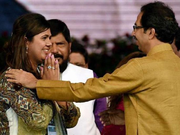 Pankaja munde should be chief minister for one hour, Uddhav Thakeray says | 'पंकजा मुंडेंना एका तासासाठी मुख्यमंत्री करा अन् ...'  Pankaja munde should be chief minister for one hour, Uddhav Thakeray says | 'पंकजा मुंडेंना एका तासासाठी मुख्यमंत्री करा अन् ...'