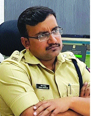 Pankaj Deshmukh takes charge as' new 'Deshpak Pattern' | ‘मोक्का-तडीपार’चा नवा ‘देशमुखी पॅटर्न’ राजकीय दबाव झुगारणार : पंकज देशमुख यांनी स्वीकारला पद्भार Pankaj Deshmukh takes charge as' new 'Deshpak Pattern' | ‘मोक्का-तडीपार’चा नवा ‘देशमुखी पॅटर्न’ राजकीय दबाव झुगारणार : पंकज देशमुख यांनी स्वीकारला पद्भार