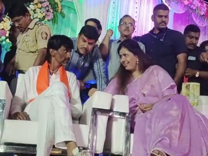 Pankaja Munde said to the Manoj Jarange, 'Welcome to OBC'; This was Jarange's reaction... | पंकजा मुंडे जरांगेंना म्हणाल्या, ‘ओबीसीत आपले स्वागत’; अशी होती जरांगेंची प्रतिक्रिया... Pankaja Munde said to the Manoj Jarange, 'Welcome to OBC'; This was Jarange's reaction... | पंकजा मुंडे जरांगेंना म्हणाल्या, ‘ओबीसीत आपले स्वागत’; अशी होती जरांगेंची प्रतिक्रिया...