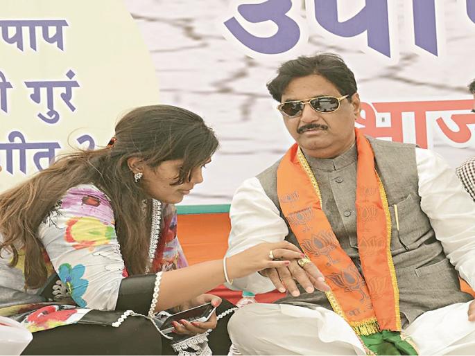 Pankaja would fast where Gopinath Munde was sitting in 2013 | गोपीनाथ मुंडे बसले होते त्याच जागी करणार पंकजा उपोषण