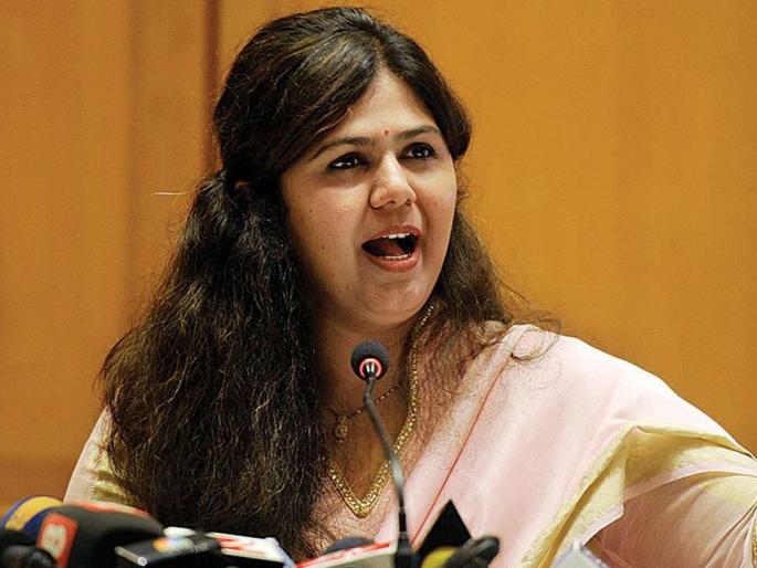 Pankaja Munde should join Shiv Sena, he will be honored - Gulabrao Patil | "मुंडे साहेबांच्या वारसदाराला कुठेतरी न्याय, सन्मान मिळायला हवा", पंकजा मुंडेंना शिवसेनेत येण्याचे गुलाबराव पाटलांचे आवाहन Pankaja Munde should join Shiv Sena, he will be honored - Gulabrao Patil | "मुंडे साहेबांच्या वारसदाराला कुठेतरी न्याय, सन्मान मिळायला हवा", पंकजा मुंडेंना शिवसेनेत येण्याचे गुलाबराव पाटलांचे आवाहन