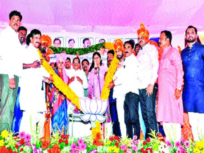 Opposition does not have any issues: Pankaja Munde | विरोधकांकडे कुठलेच मुद्दे नसल्याने टीका : पंकजा मुंडे Opposition does not have any issues: Pankaja Munde | विरोधकांकडे कुठलेच मुद्दे नसल्याने टीका : पंकजा मुंडे