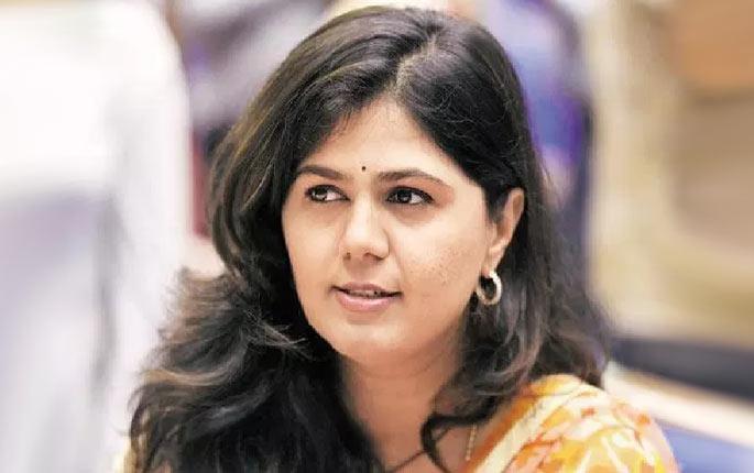 Bihar's success Modi's victory, Pankaja Munde avoided Fadnavis' name? | बिहारचं यश मोदींच्या नेतृत्वाचा विजय, पंकजा मुंडेंनी फडणवीसांचं नाव टाळलं Bihar's success Modi's victory, Pankaja Munde avoided Fadnavis' name? | बिहारचं यश मोदींच्या नेतृत्वाचा विजय, पंकजा मुंडेंनी फडणवीसांचं नाव टाळलं