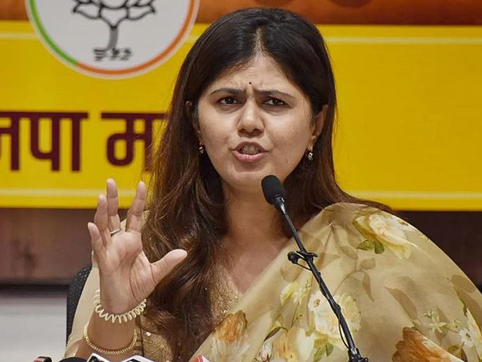 Development issues retreated in Beed; Casteism was tested; Triple fight: Bajrang Sonavan's real challenge to Pankaja Munde | बीडमध्ये विकासाचे मुद्दे माघारले; जातीपातीची लागली कसोटी; तिरंगी लढत : पंकजा मुंडेंना बजरंग सोनवणेंचे खरे आव्हान Development issues retreated in Beed; Casteism was tested; Triple fight: Bajrang Sonavan's real challenge to Pankaja Munde | बीडमध्ये विकासाचे मुद्दे माघारले; जातीपातीची लागली कसोटी; तिरंगी लढत : पंकजा मुंडेंना बजरंग सोनवणेंचे खरे आव्हान