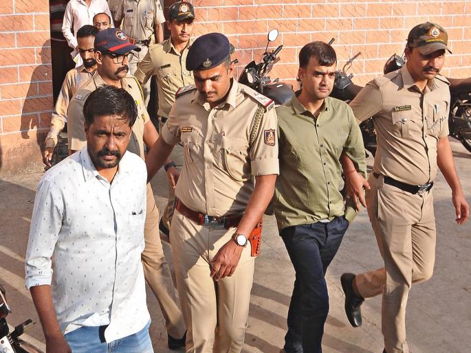 Govind Pansare Murder Case: Blood stained clothes of Pansare couple identified by witnesses | Govind Pansare Murder Case: पानसरे दाम्पत्याची रक्ताच्या डागाची कपडे साक्षीदारांनी ओळखली Govind Pansare Murder Case: Blood stained clothes of Pansare couple identified by witnesses | Govind Pansare Murder Case: पानसरे दाम्पत्याची रक्ताच्या डागाची कपडे साक्षीदारांनी ओळखली