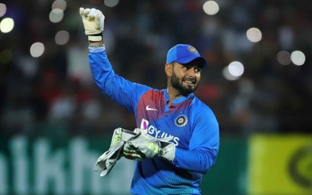 India vs West Indies: Why did Rishabh Pant in first match; Virat Kohli revealed | India vs West Indies : रिषभ पंतला का मिळाले पहिल्या सामन्यात स्थान; विराट कोहलीचा खुलासा