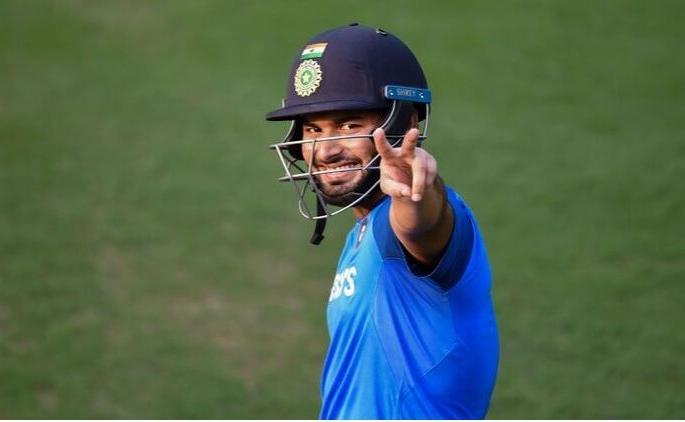 It has taken years for MS Dhoni to become what he is, unfair to compare him with Rishabh Pant: Yuvraj Singh | रिषभ पंतच्या बचावासाठी युवी मैदानात; शास्त्री, कोहलीला दिला सल्ला