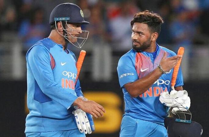 Rishabh Pant is headache for indian cricket selection committee | रिषभ पंत ठरतोय निवड समितीसाठी डोकेदुखी
