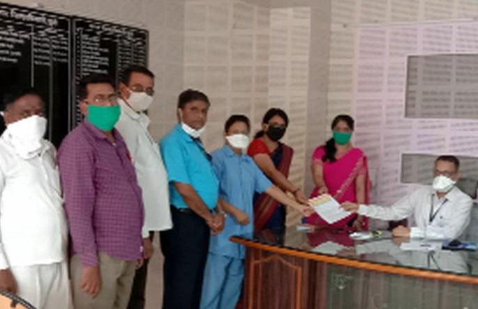 Statement of government employees to the Prime Minister | सरकारी कर्मचाऱ्यांचे पंतप्रधानांना निवेदन Statement of government employees to the Prime Minister | सरकारी कर्मचाऱ्यांचे पंतप्रधानांना निवेदन