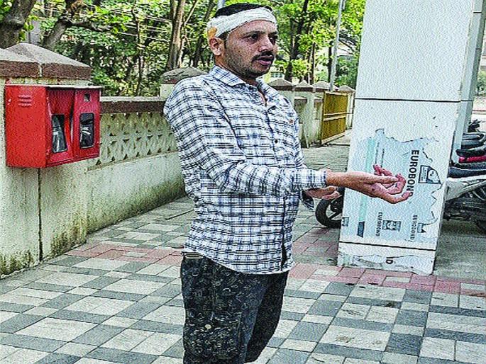 Panvel kills bodyguard; Complaint against fourteen including ambulance driver | पनवेलमध्ये शवविच्छेदकाला मारहाण; रुग्णवाहिकाचालकासह चौघांविरोधात तक्रार Panvel kills bodyguard; Complaint against fourteen including ambulance driver | पनवेलमध्ये शवविच्छेदकाला मारहाण; रुग्णवाहिकाचालकासह चौघांविरोधात तक्रार