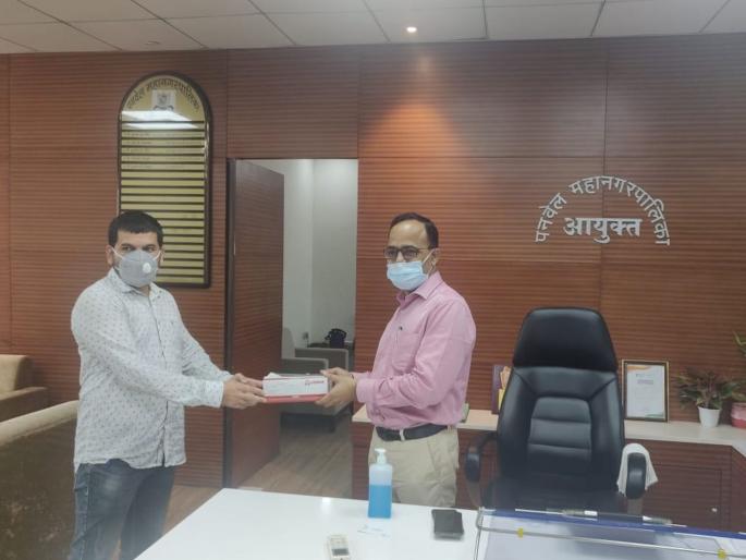panvel municipal Commissioner welcomes engineer who joins duty by defeating coronavirus | CoronaVirus News: कोरोनावर मात करून कामावर रूजू झालेल्या अधिकाऱ्याचे आयुक्तांकडून स्वागत panvel municipal Commissioner welcomes engineer who joins duty by defeating coronavirus | CoronaVirus News: कोरोनावर मात करून कामावर रूजू झालेल्या अधिकाऱ्याचे आयुक्तांकडून स्वागत