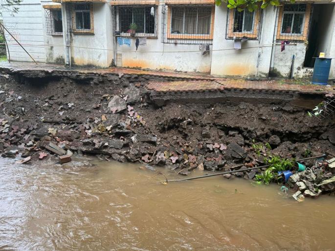 Panvel: Safety wall of Cauvery society in Kharghar collapses; 56 flat holders in three wings at risk    | Panvel: खारघर मधील कावेरी सोसायटीची सुरक्षा भिंत कोसळली ;तीन विंग मधील 56 फ्लॅट धारकांना धोका    Panvel: Safety wall of Cauvery society in Kharghar collapses; 56 flat holders in three wings at risk    | Panvel: खारघर मधील कावेरी सोसायटीची सुरक्षा भिंत कोसळली ;तीन विंग मधील 56 फ्लॅट धारकांना धोका
