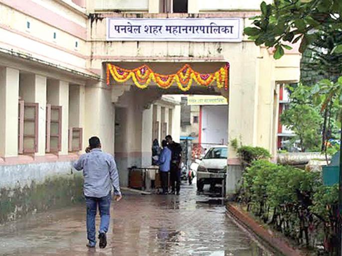 The question of the 'those' employees in the municipality is under consideration | महापालिकेत ‘त्या’ कर्मचाऱ्यांचे प्रश्न अधांतरीच; कामबंद आंदोलनाचा इशारा The question of the 'those' employees in the municipality is under consideration | महापालिकेत ‘त्या’ कर्मचाऱ्यांचे प्रश्न अधांतरीच; कामबंद आंदोलनाचा इशारा