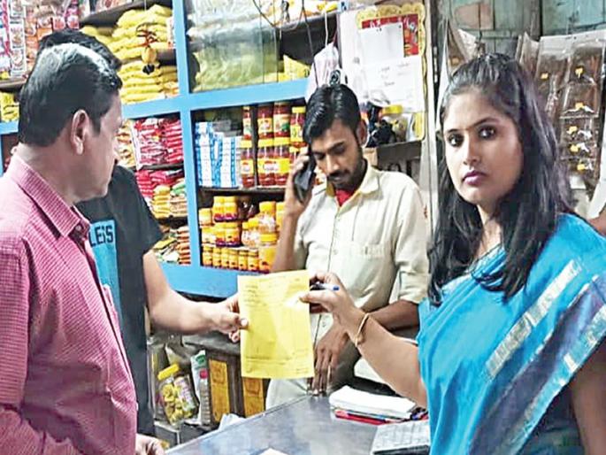 Plastic stock in Panvel seized | पनवेलमध्ये प्लॅस्टिकचा साठा जप्त Plastic stock in Panvel seized | पनवेलमध्ये प्लॅस्टिकचा साठा जप्त