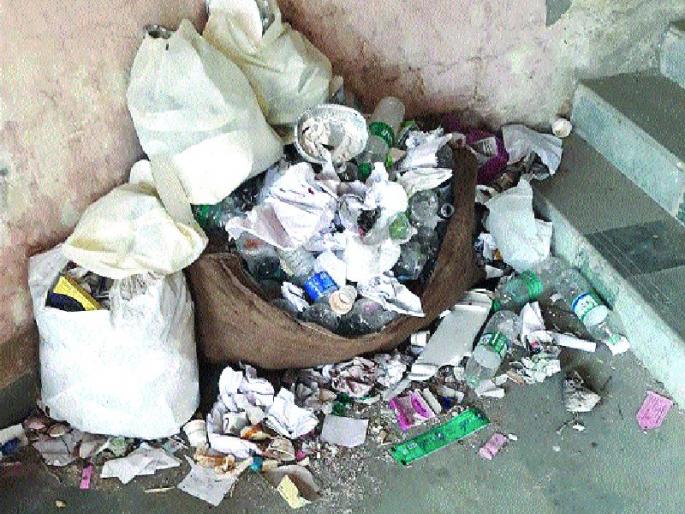 Panvel tehsil office issues | पनवेल तहसील कार्यालय समस्यांच्या विळख्यात