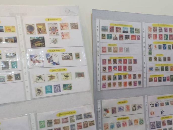 Exhibition of rare coins, stamps in Panvel; | पनवेल मध्ये दुर्मिळ नाणी, स्टॅम्प यांचे प्रदर्शन; समुद्र किनाऱ्यावरील वाळूचे नमुने सुद्धा यावेळी मांडण्यात आले Exhibition of rare coins, stamps in Panvel; | पनवेल मध्ये दुर्मिळ नाणी, स्टॅम्प यांचे प्रदर्शन; समुद्र किनाऱ्यावरील वाळूचे नमुने सुद्धा यावेळी मांडण्यात आले