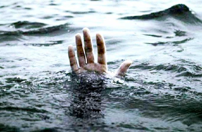 Shocking; Uncle drowning in well with two nieces; Incidents in Akkalkot taluka | धक्कादायक; दोन भाच्यांसह मामाचा विहिरीत बुडून मृत्यू; अक्कलकोट तालुक्यातील घटना Shocking; Uncle drowning in well with two nieces; Incidents in Akkalkot taluka | धक्कादायक; दोन भाच्यांसह मामाचा विहिरीत बुडून मृत्यू; अक्कलकोट तालुक्यातील घटना