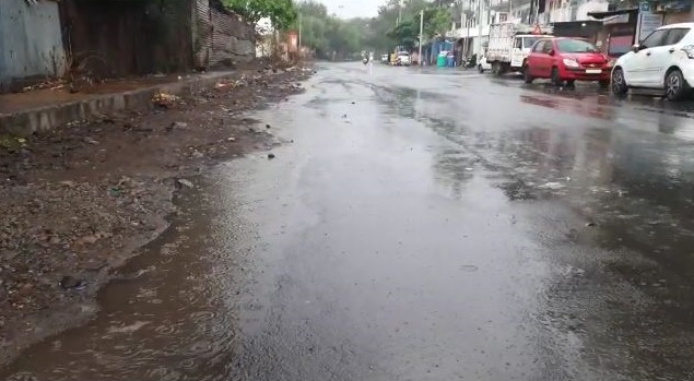 Heavy unseasonal rain at Yavatmal | यवतमाळ येथे जोरदार अवकाळी पाऊस; पिकांना फटका