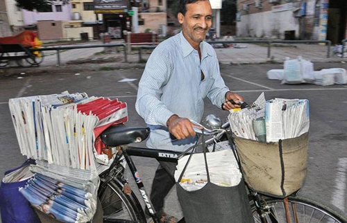 solapur lockdown; Essential services including medicines and newspapers will continue | solapur lockdown; औषधे अन् वृत्तपत्रांसह अत्यावश्यक सेवाच राहणार सुरू solapur lockdown; Essential services including medicines and newspapers will continue | solapur lockdown; औषधे अन् वृत्तपत्रांसह अत्यावश्यक सेवाच राहणार सुरू