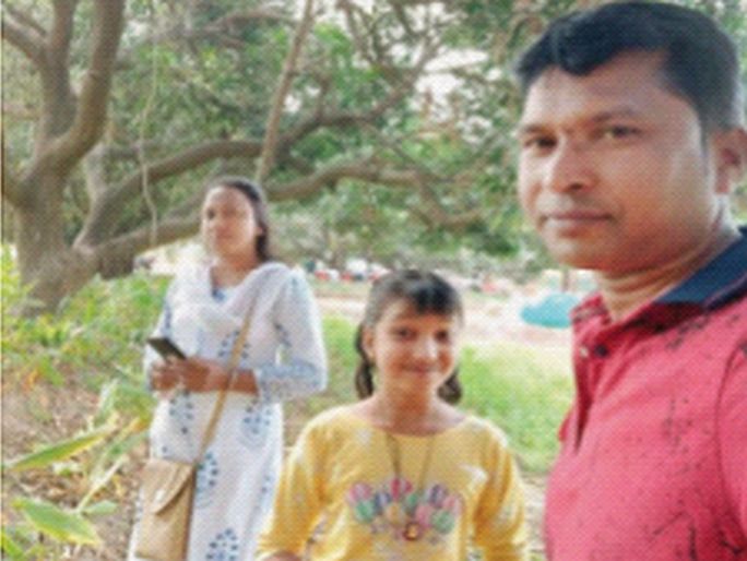 Dad, come home soon I'm waiting for you The daughter's love pulled the father from the brink of death | पप्पा, लवकर घरी परत या.. मी तुमची वाट बघतेय; मुलीच्या आर्त हाकेने बापाला मृत्यूच्या दाढेतून खेचले Dad, come home soon I'm waiting for you The daughter's love pulled the father from the brink of death | पप्पा, लवकर घरी परत या.. मी तुमची वाट बघतेय; मुलीच्या आर्त हाकेने बापाला मृत्यूच्या दाढेतून खेचले