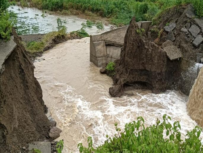 Rainfall in Parbhani; Pathari to Parbhani highway closed due to flood of Dudhana-Kasura river | परभणीत पावसाचे थैमान; दुधना-कसुरा नदीच्या पुराने पाथरी ते परभणी महामार्ग बंद Rainfall in Parbhani; Pathari to Parbhani highway closed due to flood of Dudhana-Kasura river | परभणीत पावसाचे थैमान; दुधना-कसुरा नदीच्या पुराने पाथरी ते परभणी महामार्ग बंद