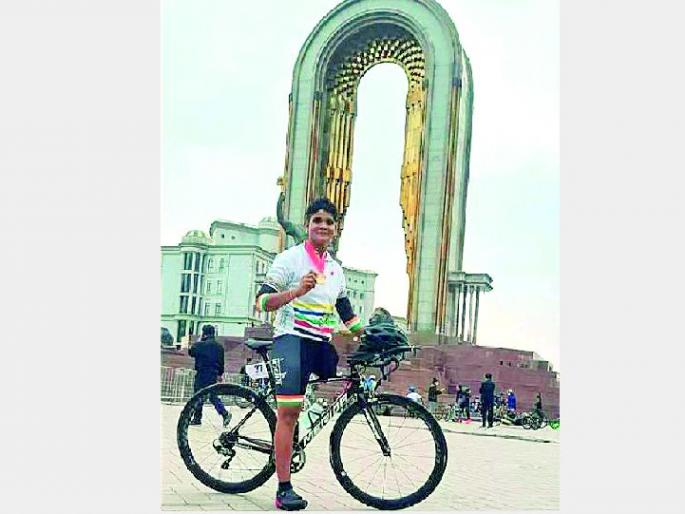 Rowing athlete Jyoti gadariya Won gold in Asian Road and Para Cycling competitions | रोईंगपटू ज्योतीने सायकलिंगमध्येही मिळविले नावलौकिक Rowing athlete Jyoti gadariya Won gold in Asian Road and Para Cycling competitions | रोईंगपटू ज्योतीने सायकलिंगमध्येही मिळविले नावलौकिक