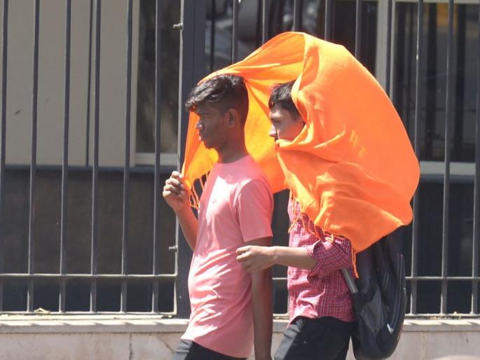 Hot flashes during the day; It feels cold at night | दिवसा उन्हाचे चटके; रात्री जाणवतो गारठा Hot flashes during the day; It feels cold at night | दिवसा उन्हाचे चटके; रात्री जाणवतो गारठा