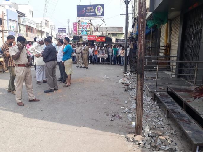 step brother's Murdered in Parbhani market due to minor reasons | पाडव्यानिमित्त बाजारपेठेत दुकान लावण्याच्या कारणावरून सावत्र भावाची हत्या step brother's Murdered in Parbhani market due to minor reasons | पाडव्यानिमित्त बाजारपेठेत दुकान लावण्याच्या कारणावरून सावत्र भावाची हत्या