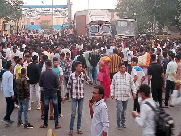 Protests and tension in Parbhani after the mockery of the Constitution | संविधानाच्या प्रतिकृतीच्या अवमानानंतर परभणीत निषेध अन् तणाव; परिस्थिती नियंत्रणात