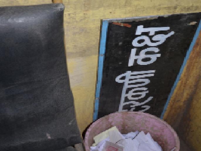 Hurricane Room in Parbhani Bus Stand Women's malignancy due to lack of authority | परभणी बसस्थानकात हिरकणी कक्ष अडगळीत; अधिकार्‍यांच्या दुर्लक्षामुळे महिलांची कुचंबणा