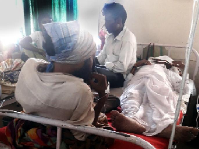 45 patients on 19 beds; Status of Parbhani District General Hospital | १९ खाटांवर ४५ रुग्ण; परभणीच्या जिल्हा सामान्य रुग्णालयातील स्थिती 45 patients on 19 beds; Status of Parbhani District General Hospital | १९ खाटांवर ४५ रुग्ण; परभणीच्या जिल्हा सामान्य रुग्णालयातील स्थिती