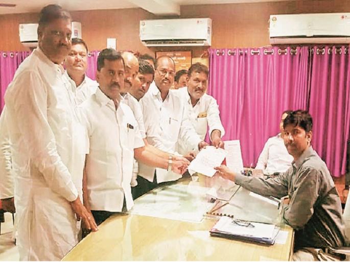 Parbhani District Planning Committee has got the list of work sanctioned | परभणी जिल्हा नियोजन समितीत मंजुर झालेल्या कामांच्या याद्या मिळेनात Parbhani District Planning Committee has got the list of work sanctioned | परभणी जिल्हा नियोजन समितीत मंजुर झालेल्या कामांच्या याद्या मिळेनात