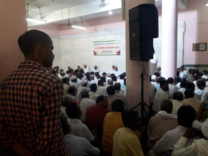 The general meeting of the district central bank was over | परभणी जिल्हा मध्यवर्ती बँकेची सर्वसाधारण सभा गोंधळातच आटोपली The general meeting of the district central bank was over | परभणी जिल्हा मध्यवर्ती बँकेची सर्वसाधारण सभा गोंधळातच आटोपली