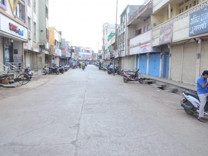Spontaneous response to the bandha in Parabhani; Market closed tight | परभणीत बंदला उत्स्फूर्त प्रतिसाद; बाजारपेठ कडकडीत बंद