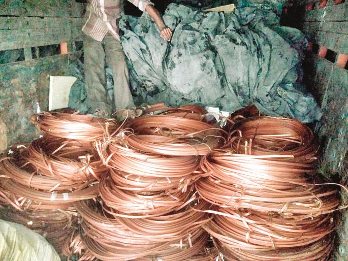 Parbhani ATS seizes twelve lakh stolen goods | परभणीत एटीएसने पकडला बारा लाखांचा चोरीचा माल Parbhani ATS seizes twelve lakh stolen goods | परभणीत एटीएसने पकडला बारा लाखांचा चोरीचा माल