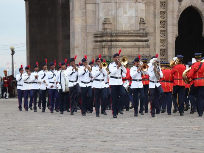Gateway of India police band parade ceremony | गेट वे ऑफ इंडिया येथे रंगला पोलीस बॅण्डचा दिमाखदार संचलन सोहळा Gateway of India police band parade ceremony | गेट वे ऑफ इंडिया येथे रंगला पोलीस बॅण्डचा दिमाखदार संचलन सोहळा