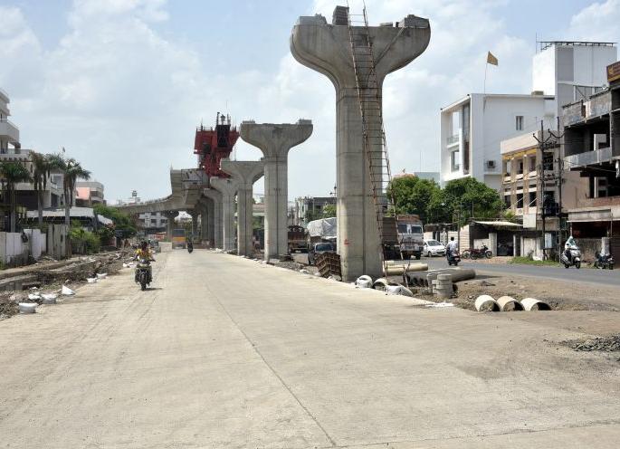Question mark on the completion of Paradi flyover: slow speed of construction | पारडी उड्डाणपुलाच्या पूर्णत्वावर प्रश्नचिन्ह : बांधकामाची गती संथ Question mark on the completion of Paradi flyover: slow speed of construction | पारडी उड्डाणपुलाच्या पूर्णत्वावर प्रश्नचिन्ह : बांधकामाची गती संथ
